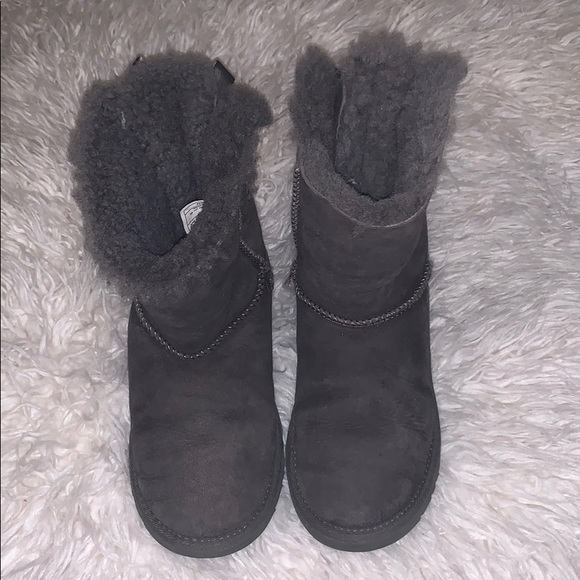 Grey UGG boots w/ bows on back - Picture 2 of 4